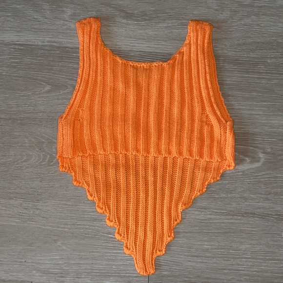 Orange knit top cropped v waistline size small BNWOT - Picture 4 of 6